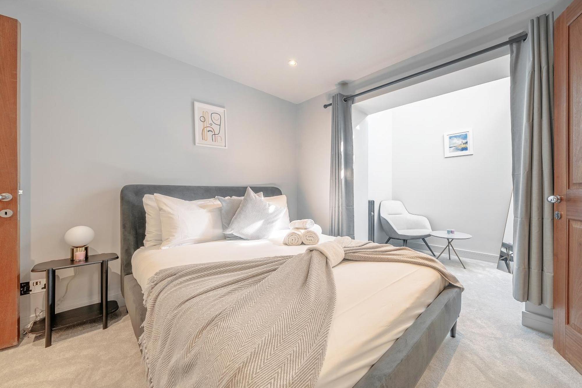Luxurious 4 Bedroom In Kensington *