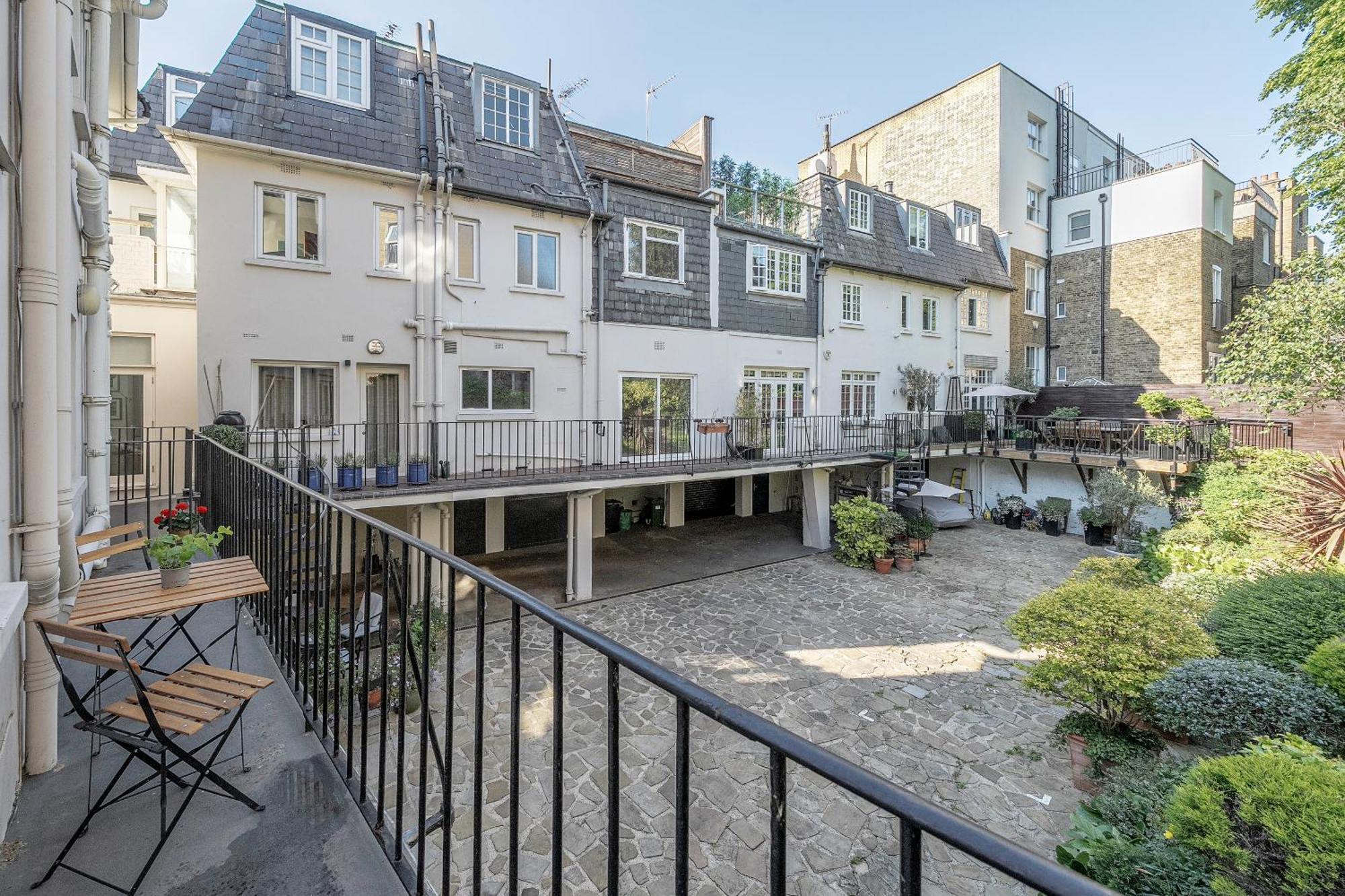 Luxurious 4 Bedroom In Kensington *