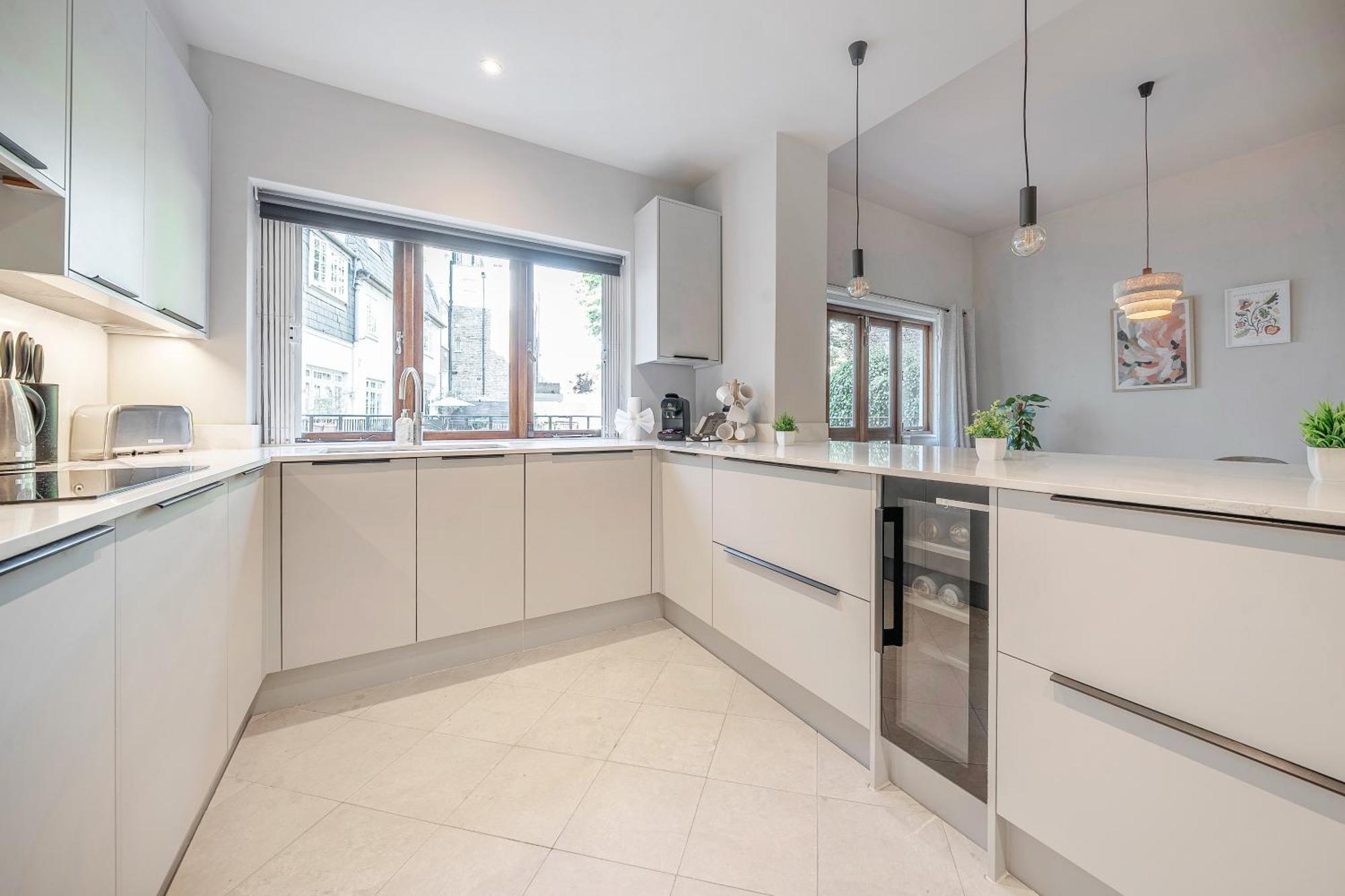 Luxurious 4 Bedroom In Kensington * Londres