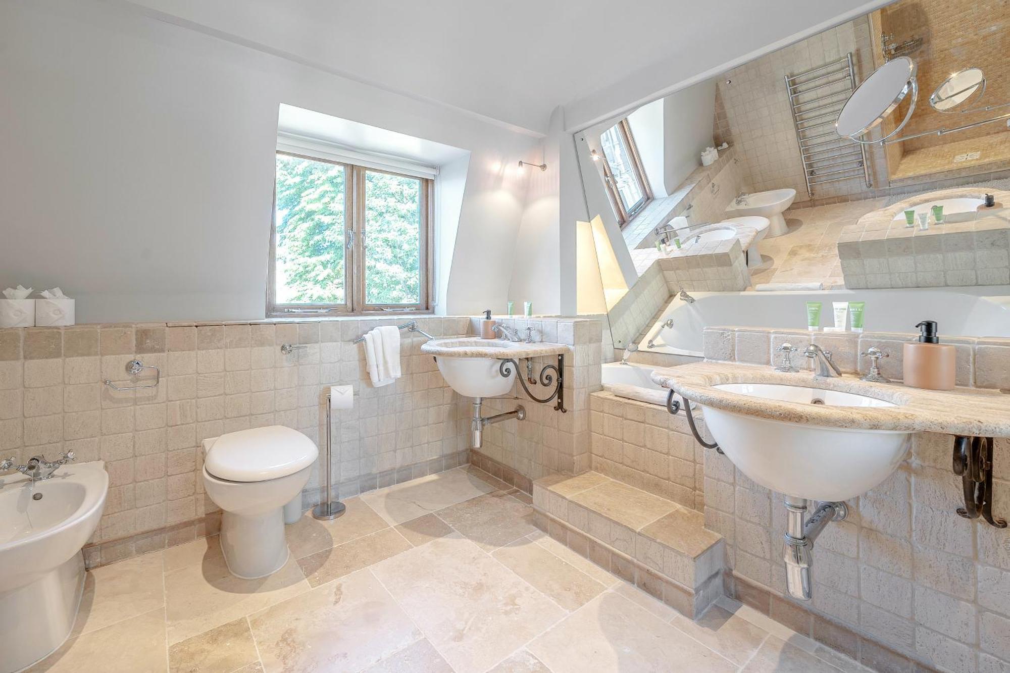 Hébergement de vacances Luxurious 4 Bedroom In Kensington Londres